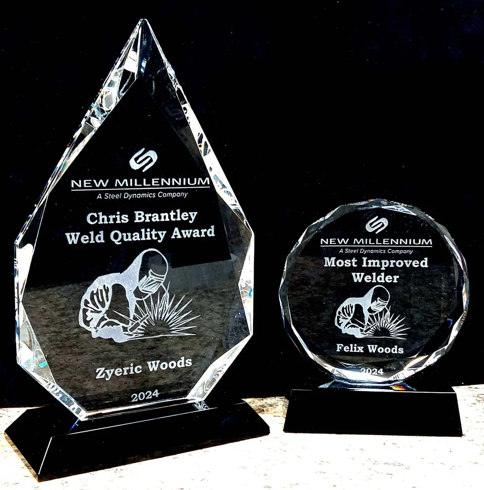 Crystal weld quality award set on black bases