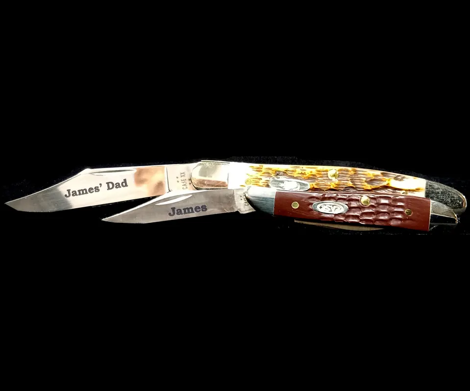 Pocket knife engraved with a name on the bolster